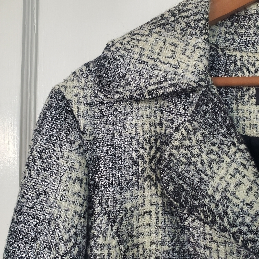 Cartise Cropped Blazer – Size 8 Canada / Size 6 US – Silver/Cream - Picture 3 of 5